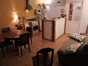 Interior - Cottage 'Gîte Genévrier' with Mountain View, Shared Pool and Wi-Fi (Entrechaux)