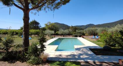 Gßte 'Genévrier' avec vue sur la montagne, piscine partagée et Wi-Fi