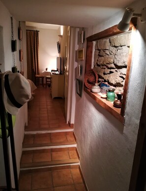 Interior - Cottage 'Gîte Genévrier' with Mountain View, Shared Pool and Wi-Fi (Entrechaux)