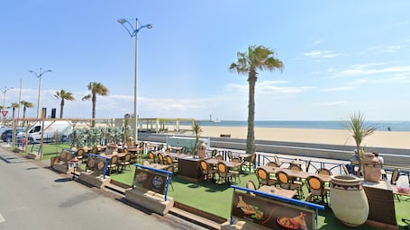 Outdoor dining. Holiday Home 'Face À La Mer 1' with Air Conditioning