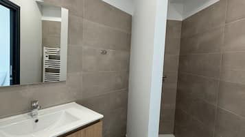 Shower, towels