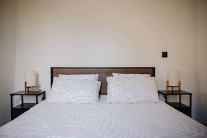 1 bedroom, WiFi, bed sheets - Lodge with pool access (Pancé)