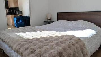 1 bedroom, WiFi, bed sheets