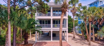 Saltwater & Sunsets - Private Pool, Tennis Court, Pet Friendly!