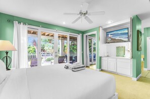5 bedrooms, iron/ironing board, internet, bed sheets - Saltwater & Sunsets - Private Pool, Tennis Court, Pet Friendly! (St. George Island)