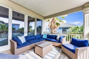Property grounds - Saltwater & Sunsets - Private Pool, Tennis Court, Pet Friendly! (St. George Island)