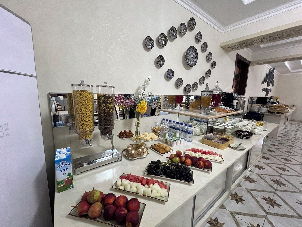 Free daily buffet breakfast