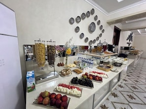 Free daily buffet breakfast