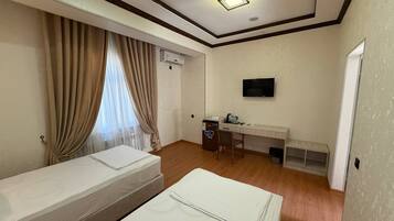 Classic Room, Patio, City View | Desk