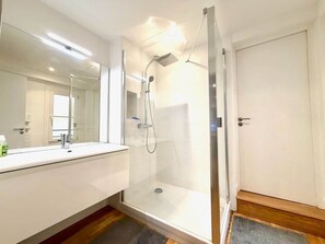 Hair dryer, towels