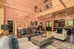 TV, fireplace, offices - Cozy Cabin with Theatre and Hot Tub (Sevierville)