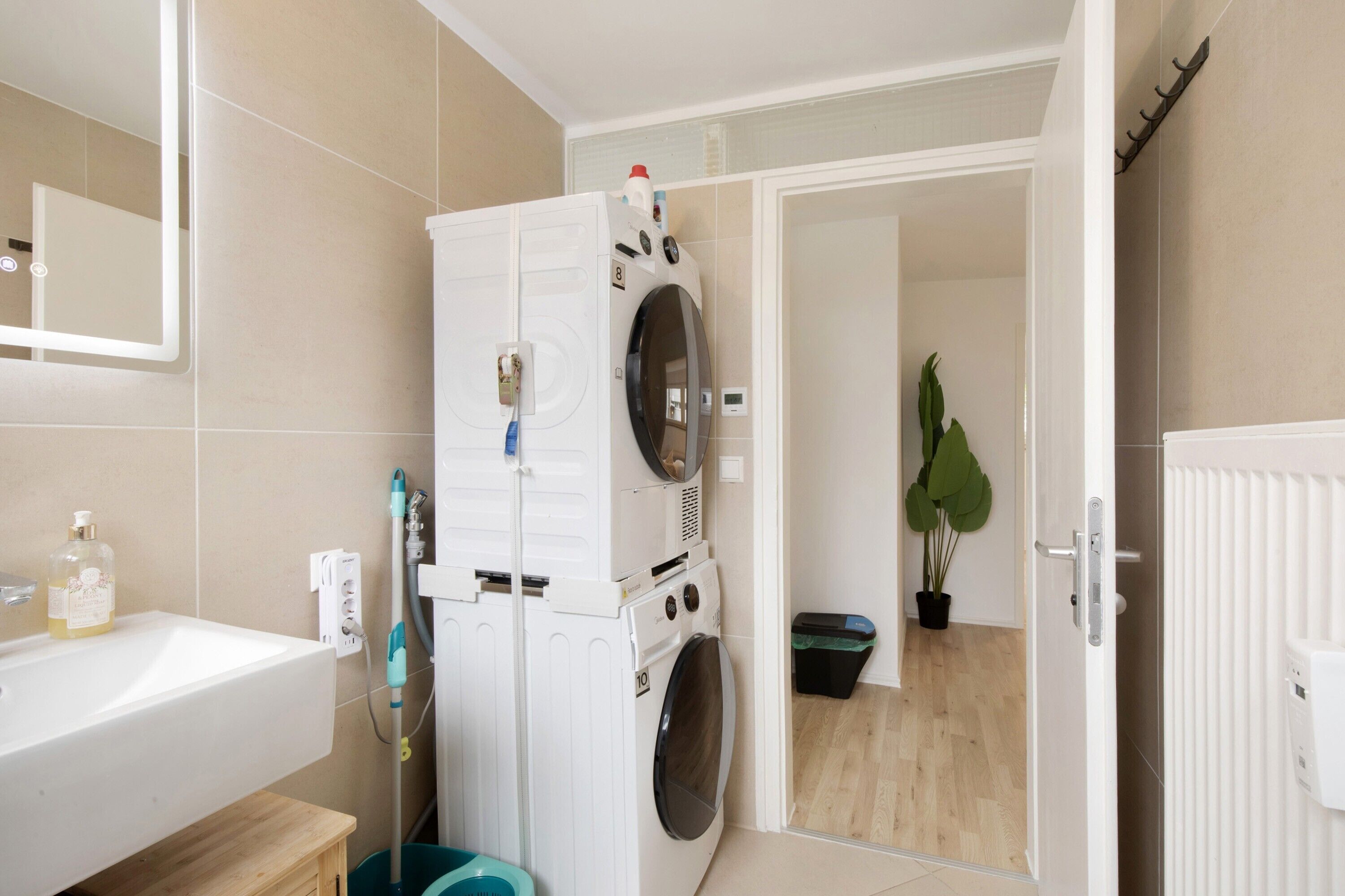 Shower, hair dryer, towels