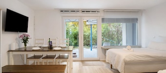 Apartment 'Geschäftsreisetraum' with Private Terrace and Wi-Fi