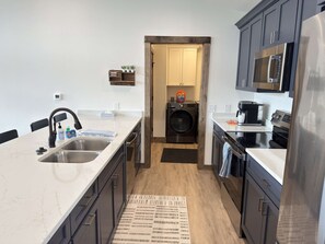 Refrigerador, microondas, horno, placa de cocina