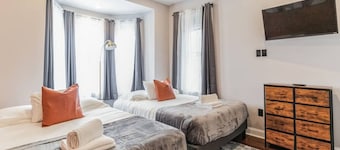 Jr 1Br w/2 Beds | Sleeps 4 | 10 min to DT
