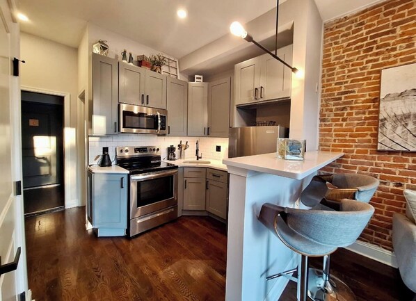 Fridge, microwave, oven, stovetop