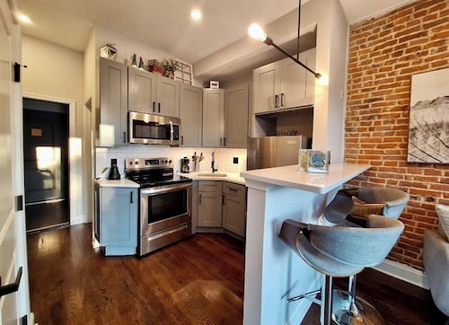 Studio w/Terrace | Street Parking | 10 min to DT