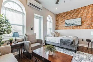 Strykejern/-brett, wi-fi og sengetøy