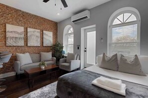 熨斗/熨衫板、Wi-Fi、床單