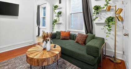 Lovely 1/1 Center City | King Bed | Sleeper Sofa