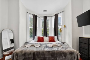 1 habitación, escritorio, tabla de planchar con plancha y wifi 