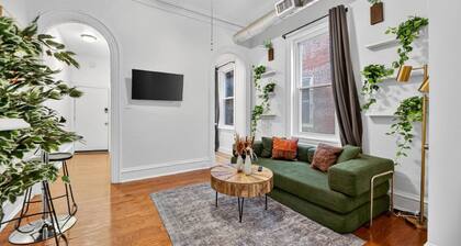 Lovely 1/1 Center City | King Bed | Sleeper Sofa