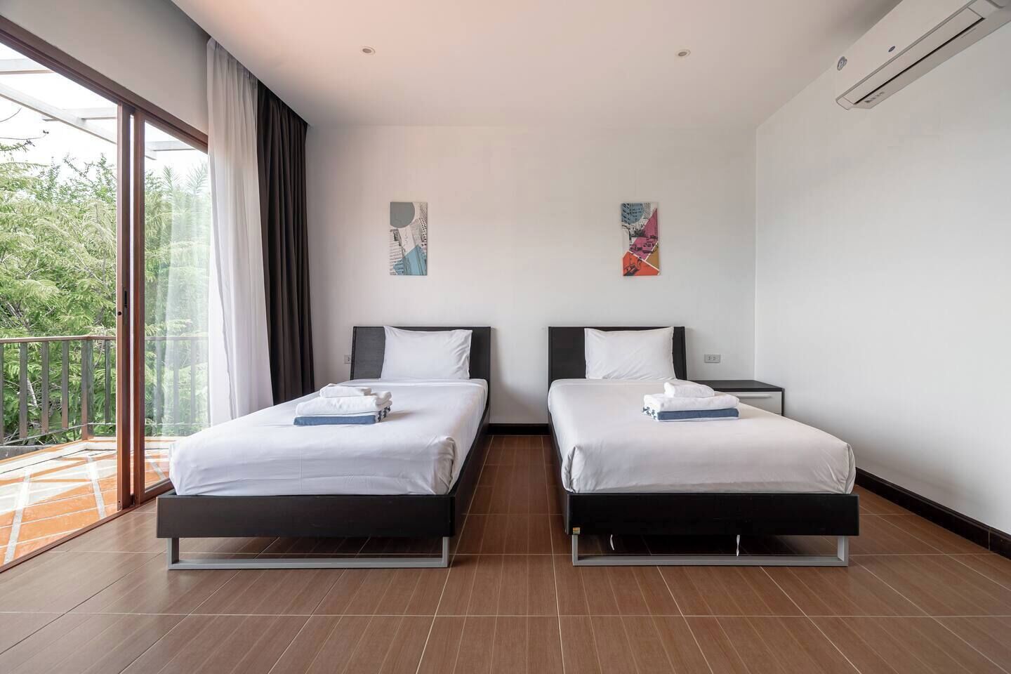 3 bedrooms, in-room safe, desk, iron/ironing board