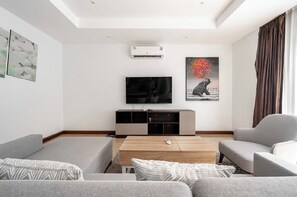 TV - Villa Elara Bang Tao 3BR | Pool | East Residence (Thep Krasatti)