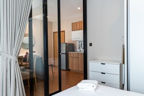 1 bedroom, desk, iron/ironing board, WiFi