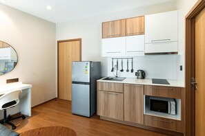 Fridge, microwave, stovetop, toaster