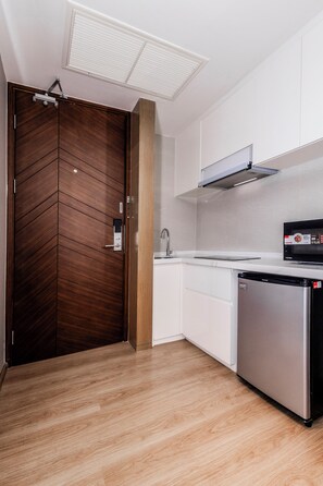 Fridge, microwave, stovetop, dining tables