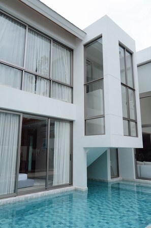 المنشأة من الخارج