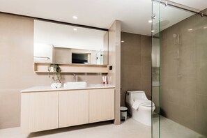 Kostenlose Toilettenartikel, Handtücher