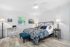 Desk, iron/ironing board, travel cot, WiFi - Vanderbilt Beach Fun • Pool, Bikes & Beach Gear (Naples)