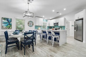 Dining - Vanderbilt Beach Fun • Pool, Bikes & Beach Gear (Naples)