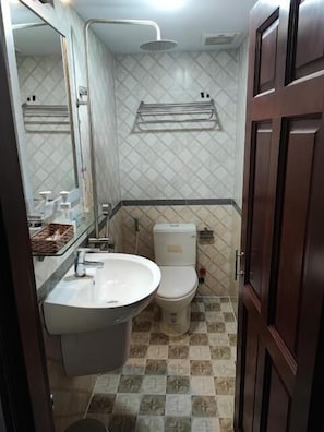 Single Room, City View | Bathroom | Bathtub, free toiletries, towels, soap