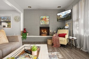 Smart TV, fireplace