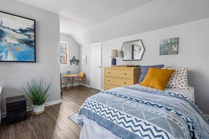 Desk, iron/ironing board, travel cot, WiFi - Cheer on Purdue! Cozy Stay Near Campus & Parks (West Lafayette)