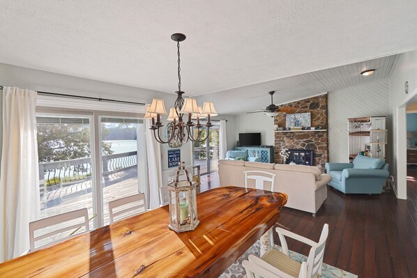 Dining - Lily Pad-3 bedroom, two bath house, charming Cadiz, KY, on Lake Barkley. (Cadiz)