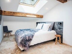 7 habitaciones, internet y ropa de cama 