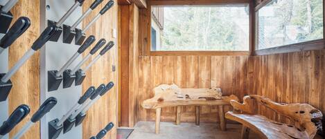 المنشأة من الداخل