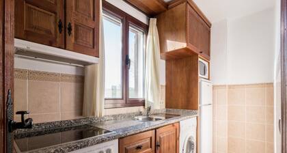 Spacious Countryside Retreat With Pool