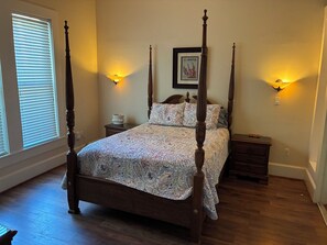 3 habitaciones, tabla de planchar con plancha, wifi y ropa de cama 