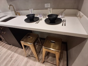 Stovetop, coffee/tea maker, cookware/dishes/utensils, dining tables