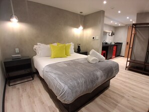 1 chambre, bureau, fer et planche à repasser, Wi-Fi gratuit