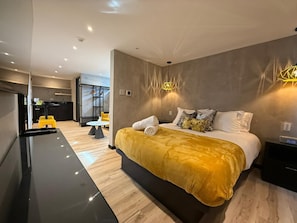 1 bedroom, desk, iron/ironing board, free WiFi