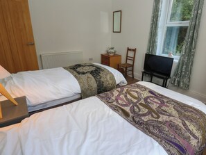 3 bedrooms, individually decorated, individually furnished, free WiFi - The Ives (Skipton)