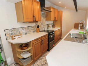 Cookware/dishes/utensils - The Ives (Skipton)