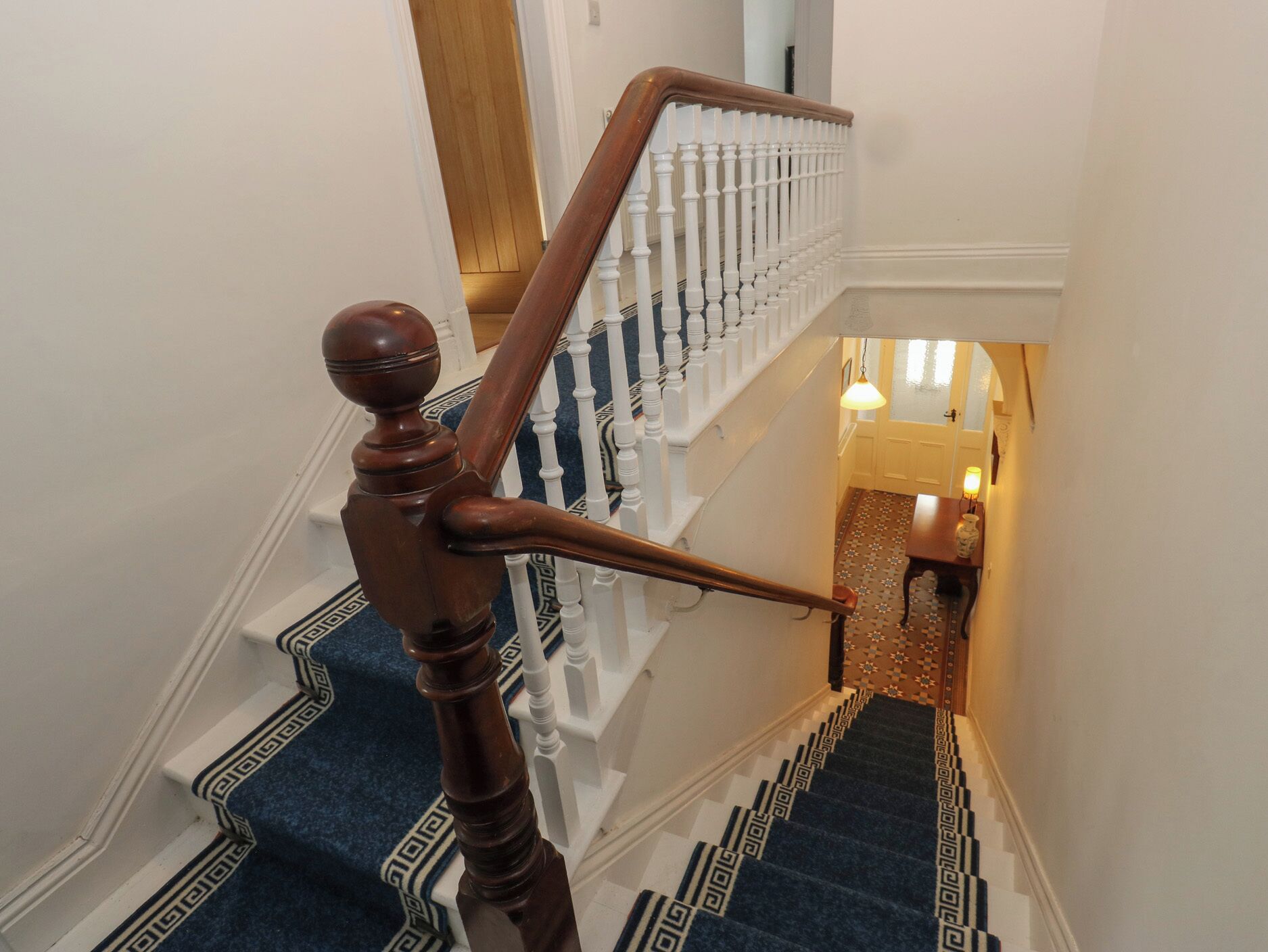 المنشأة من الداخل