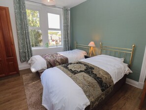 3 عدّة غرف نوم وبديكورات فريدة لكل غرفة وطراز فريد لكل وحدة